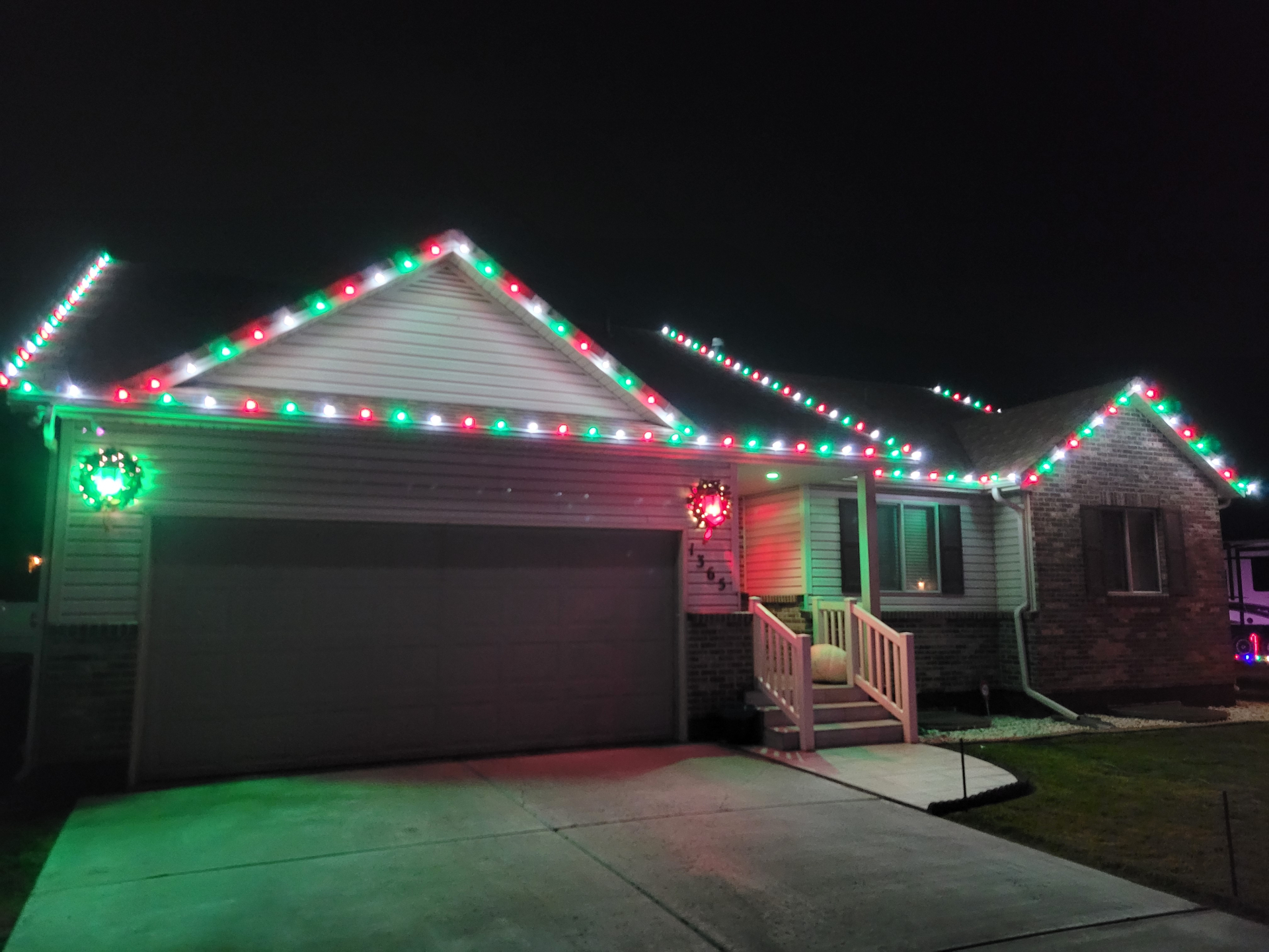 Idaho Falls home with red, green and cool white C9 Christmas lights