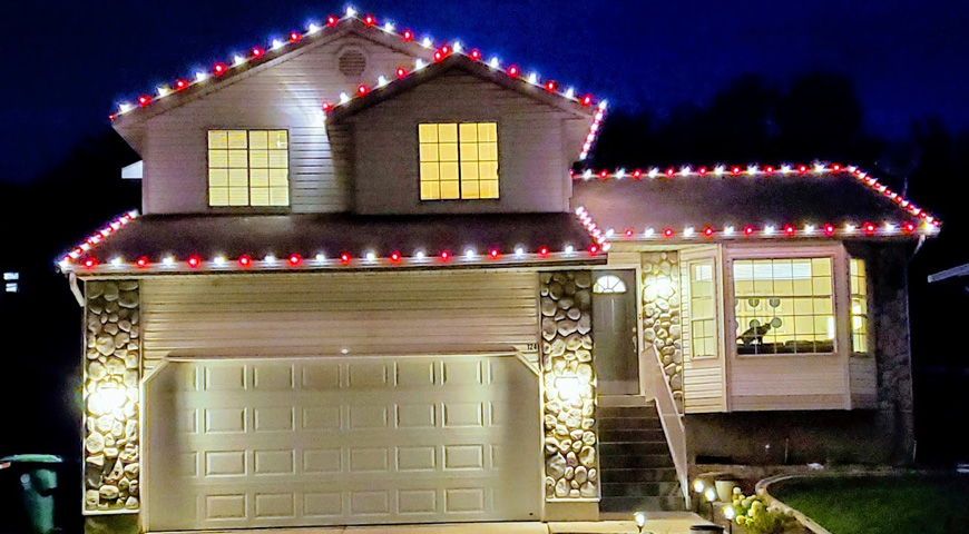 Rexburg home with red and cool white C9 Christmas lights